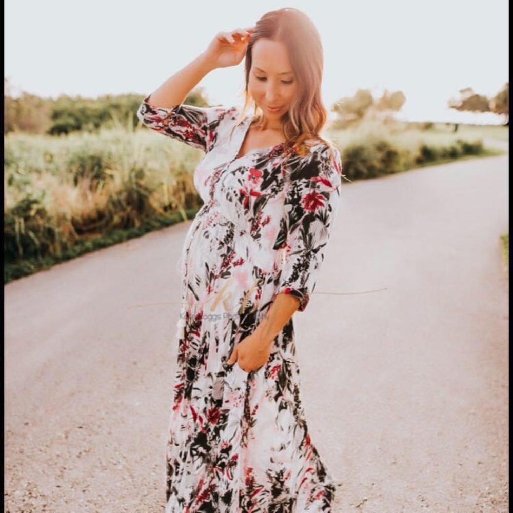 New with tags floral dress, can be worn for maternity also!